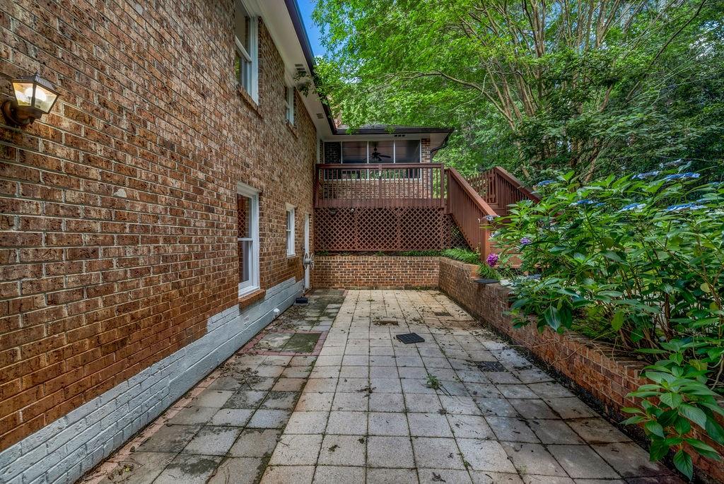 EMPIRE SQUARE - Residential