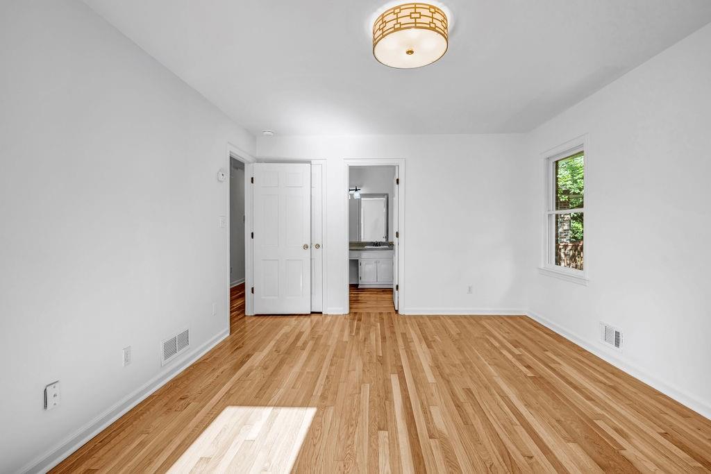 EMPIRE SQUARE - Residential