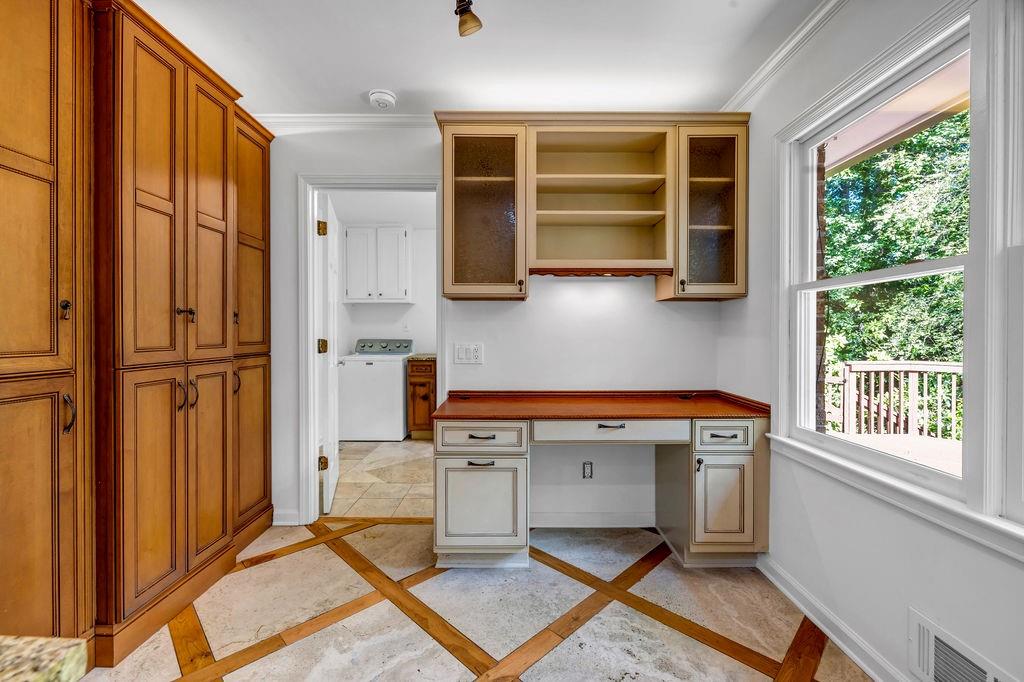 EMPIRE SQUARE - Residential