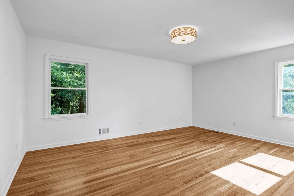 EMPIRE SQUARE - Residential