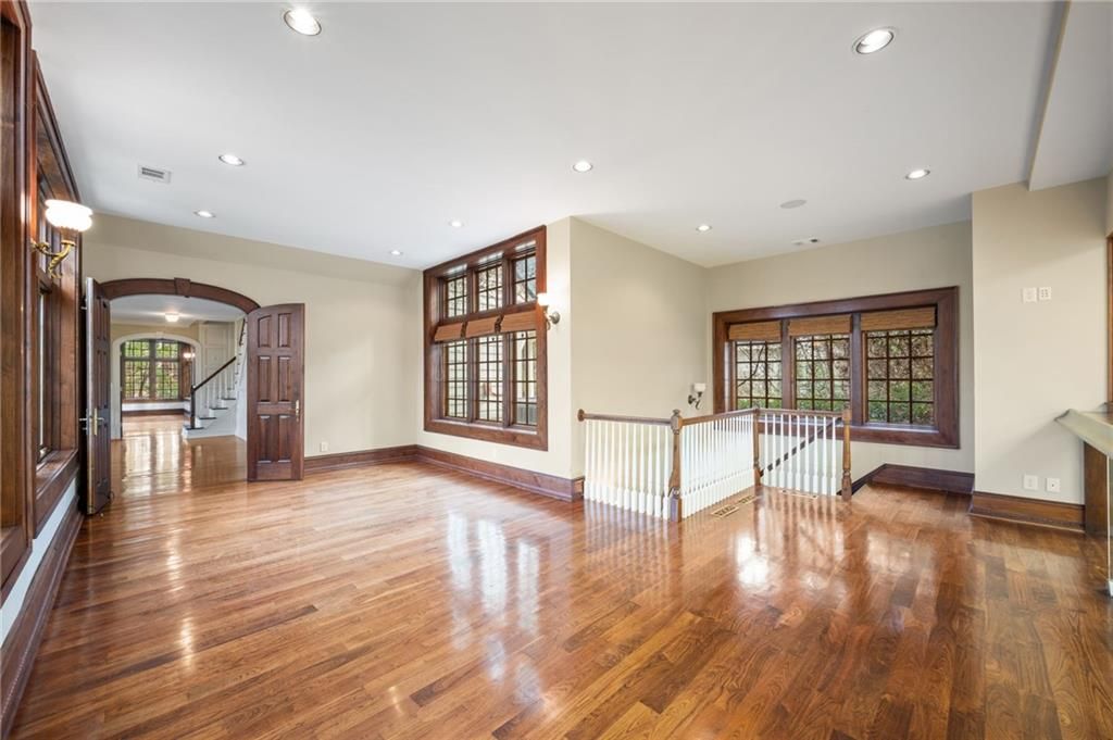 listing image 158