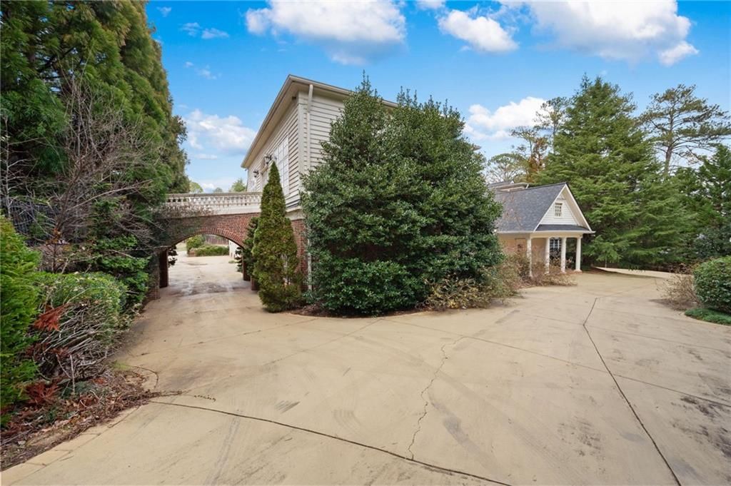 listing image 114