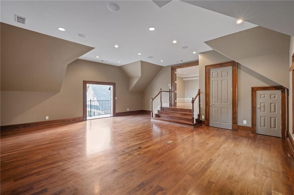 listing image 80