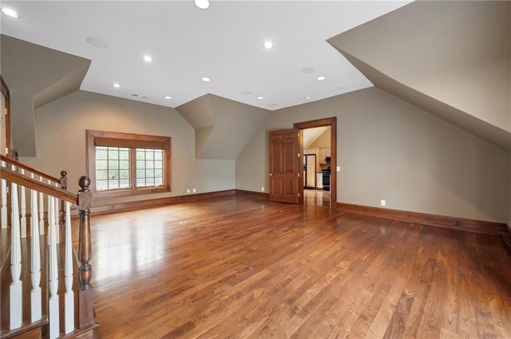 listing image 84