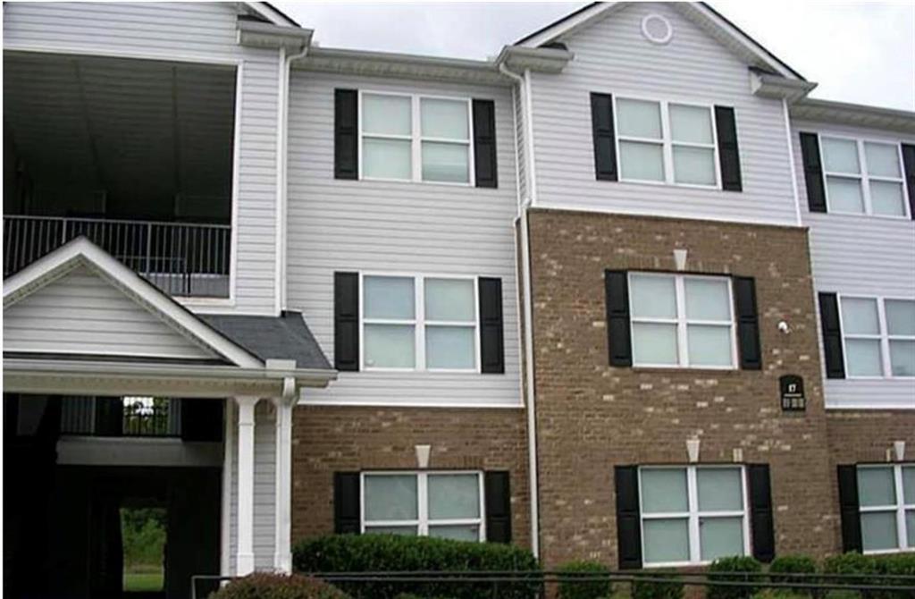 a delightful 3 Bedroom, 2 bathroom condo offering 1,292 square feet of comfortable living space. This spacious unit features a bright and airy living area, perfect for relaxing or entertaining guests. The well appointed kitchen boasts modern appliances and ample counter space, making meal preparation a breeze. The master bedroom includes an en-suite bathroom for added privacy and convenience, while the two additional bedrooms are generously sized and share a second full bathroom. Located in a prime area with excellent access to I-285, this condo is ideal for commuters and offers easy access to nearby shopping centers, parks, and schools. Please note: This property is being sold "as is." Don't miss out on this fantastic opportunity to own a beautiful condo in Decatur. Schedule a viewing today!