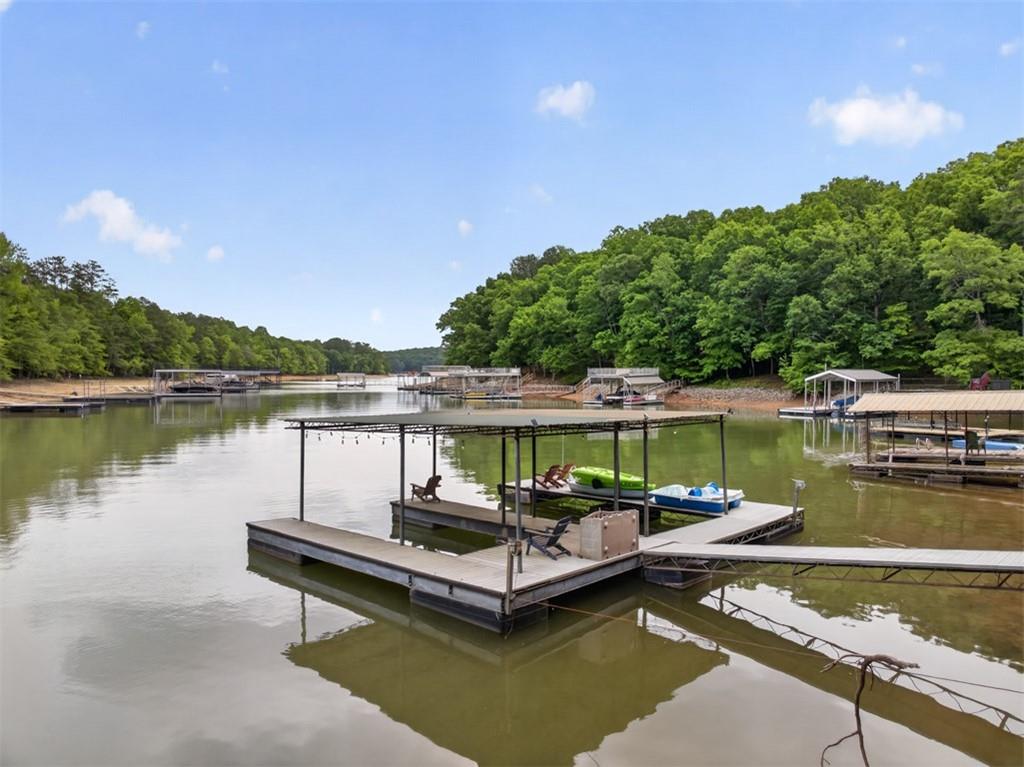 3327 Hickory Point