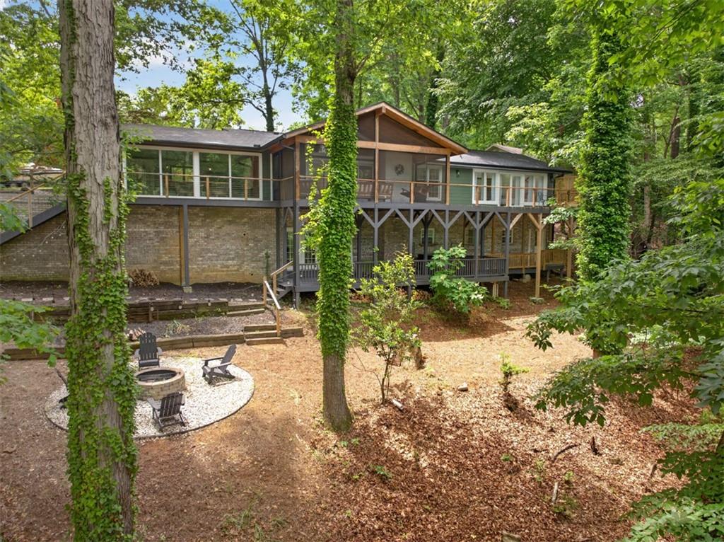 3327 Hickory Point