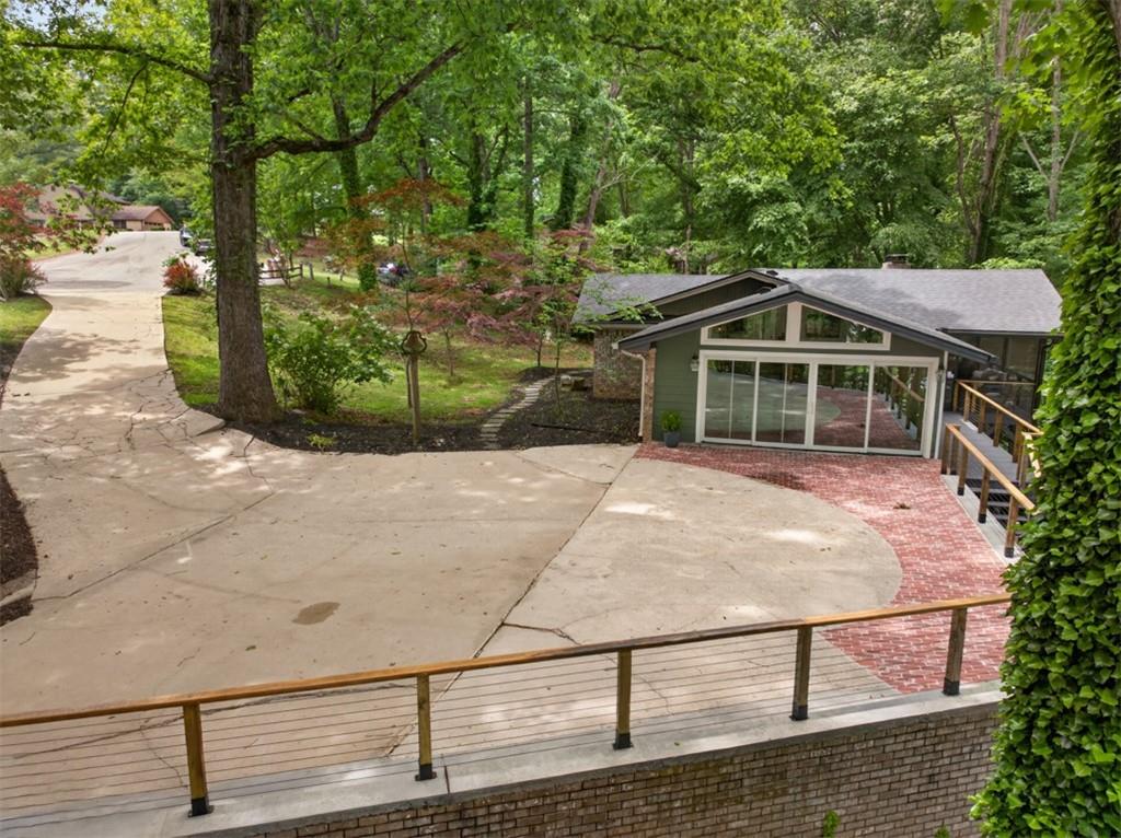 3327 Hickory Point