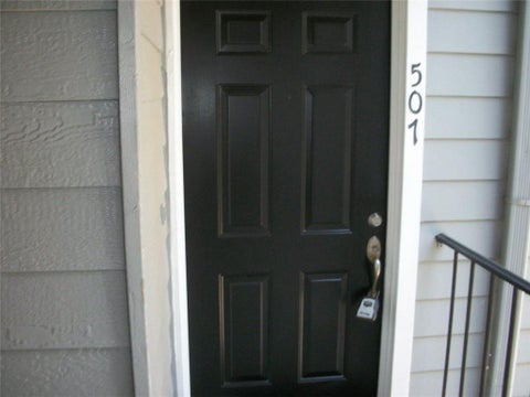 Condo For Sale - 207 Granville Court<br/> Sandy Springs, GA 30328
