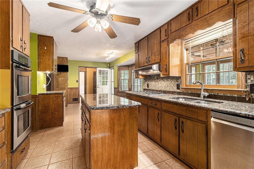 1579 Howell Highlands Drive