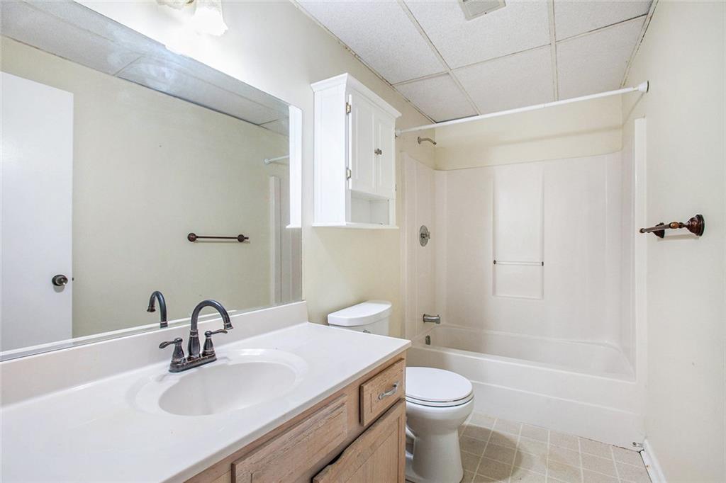 1235 Saint Ives Court, Suwanee, Georgia image 28