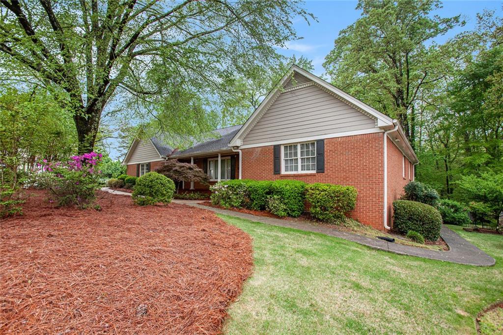 1235 Saint Ives Court, Suwanee, Georgia image 3
