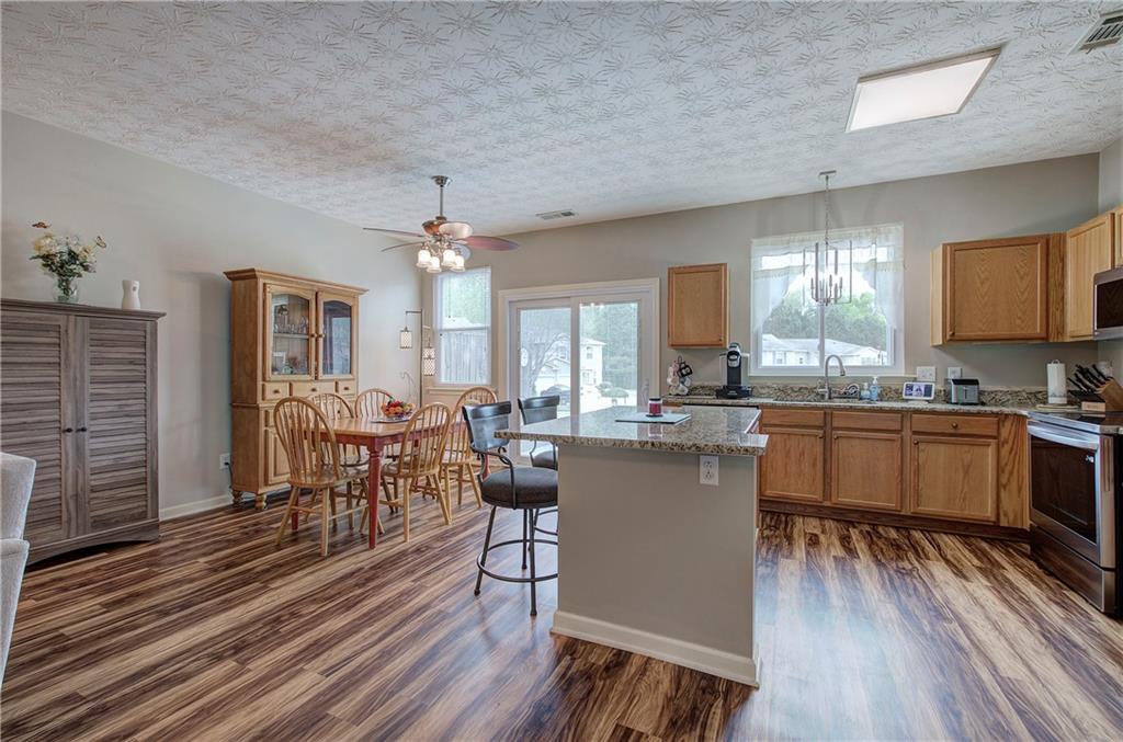 338 Oak Leaf Place, Acworth, Georgia image 8
