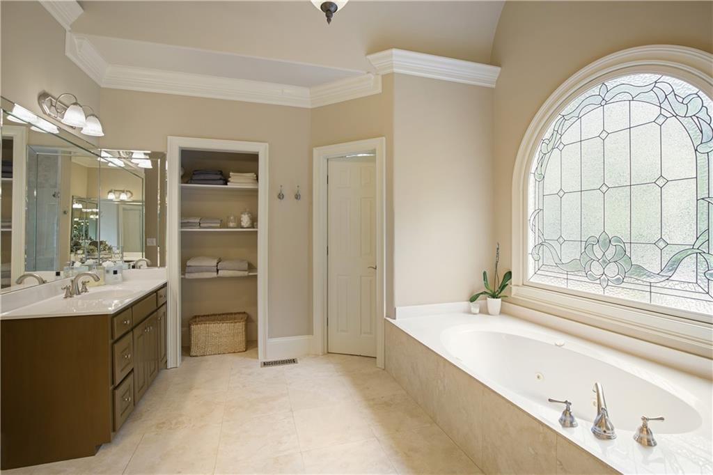 2049 Kinderton Manor Drive, Johns Creek, Georgia image 35