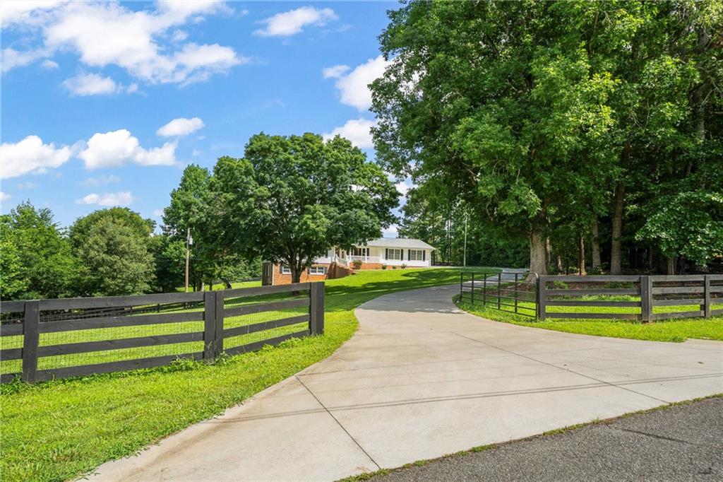 851 Lacy Road