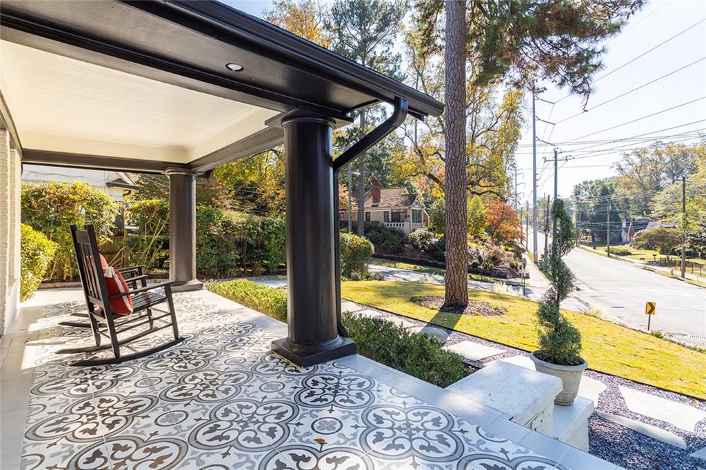 602 Yorkshire Road NE