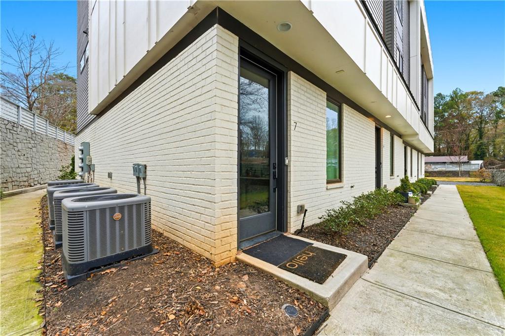 2424 Memorial Drive SE 7