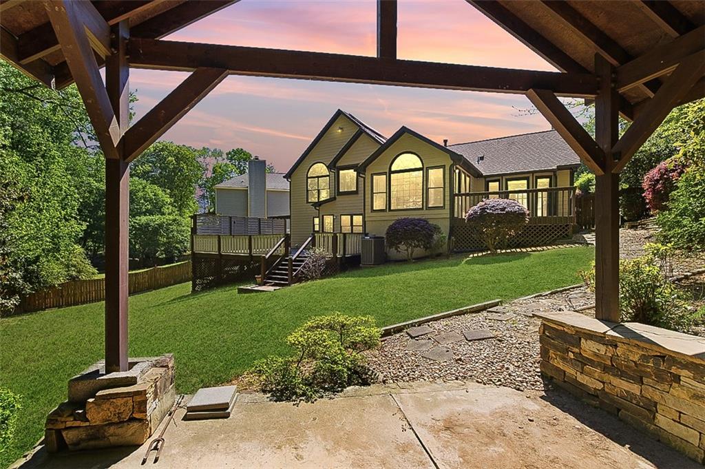 1156 Meadow Oaks Drive NW