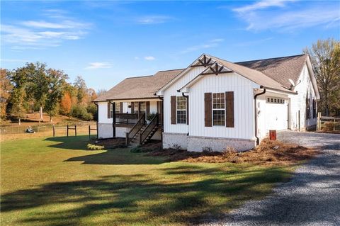 A home in Adairsville