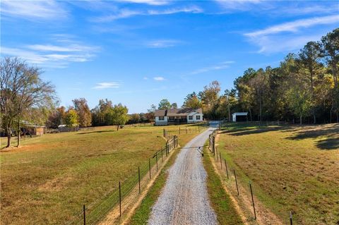 A home in Adairsville