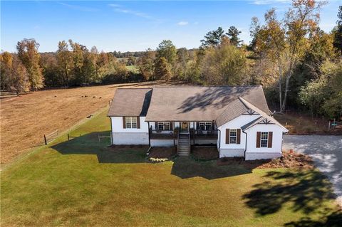 A home in Adairsville