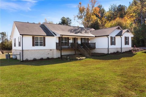 A home in Adairsville