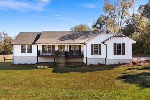 A home in Adairsville