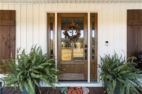 A home in Adairsville