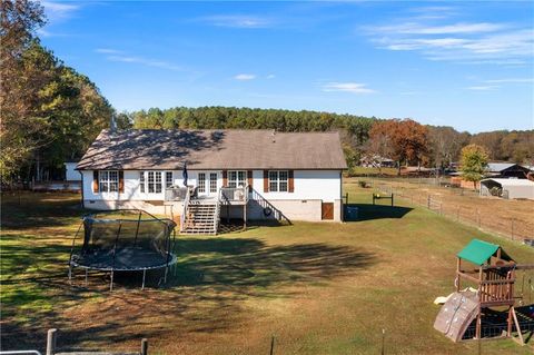 A home in Adairsville