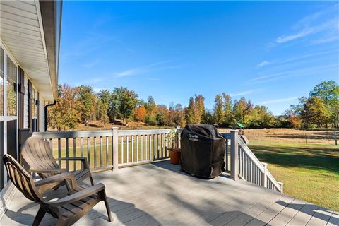 A home in Adairsville