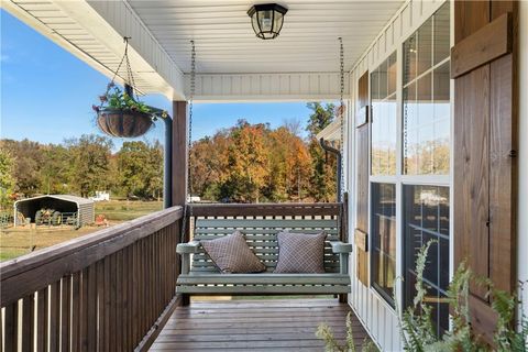 A home in Adairsville