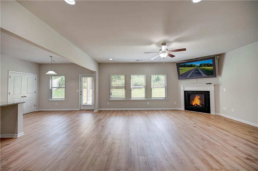 209 Willowbrook Drive SE