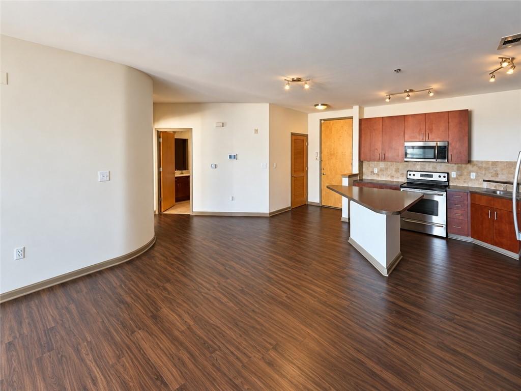 898 Oak Street SW 1215