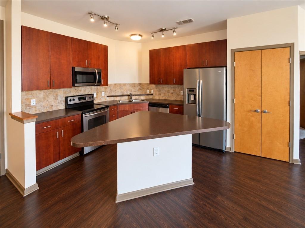 898 Oak Street SW 1215