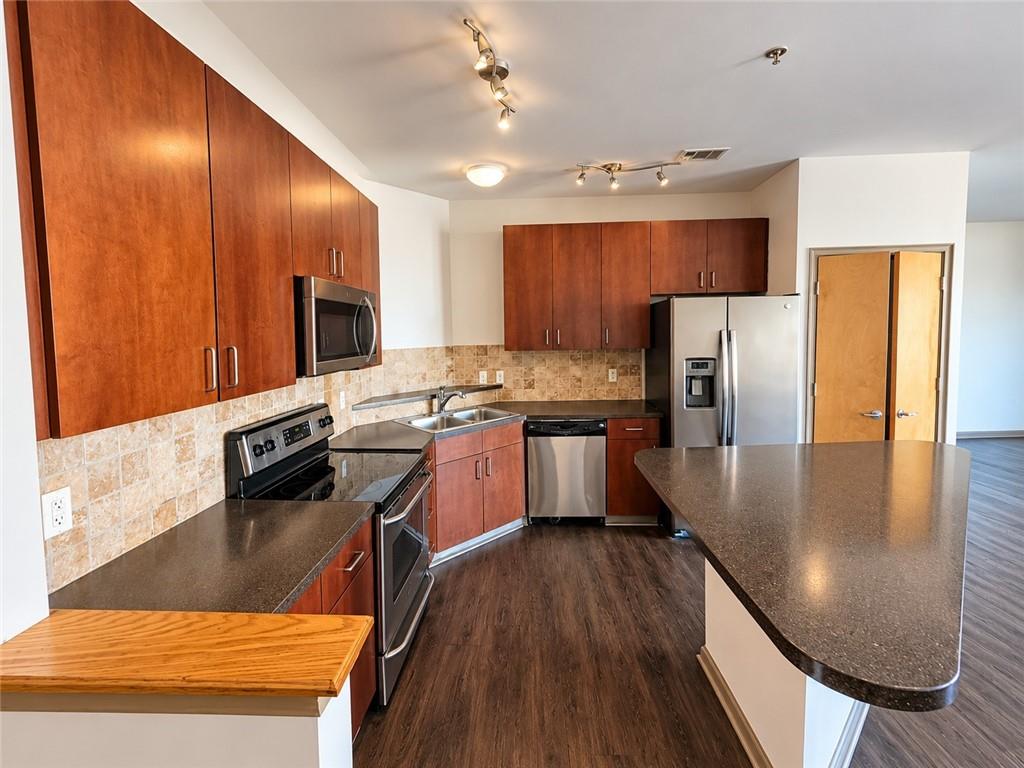 898 Oak Street SW 1215