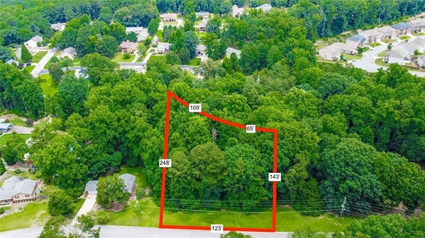 2765 SARDIS DR, BUFORD, GA 30519 - Image 3afb35ddbaaa0a30c45b48eaa7668f01/4237231617