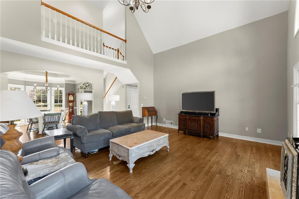 13090 Magnolia Crescent Drive, Roswell, Georgia image 8
