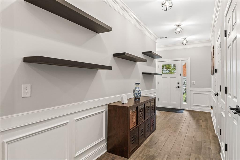 2449 Manor Walk