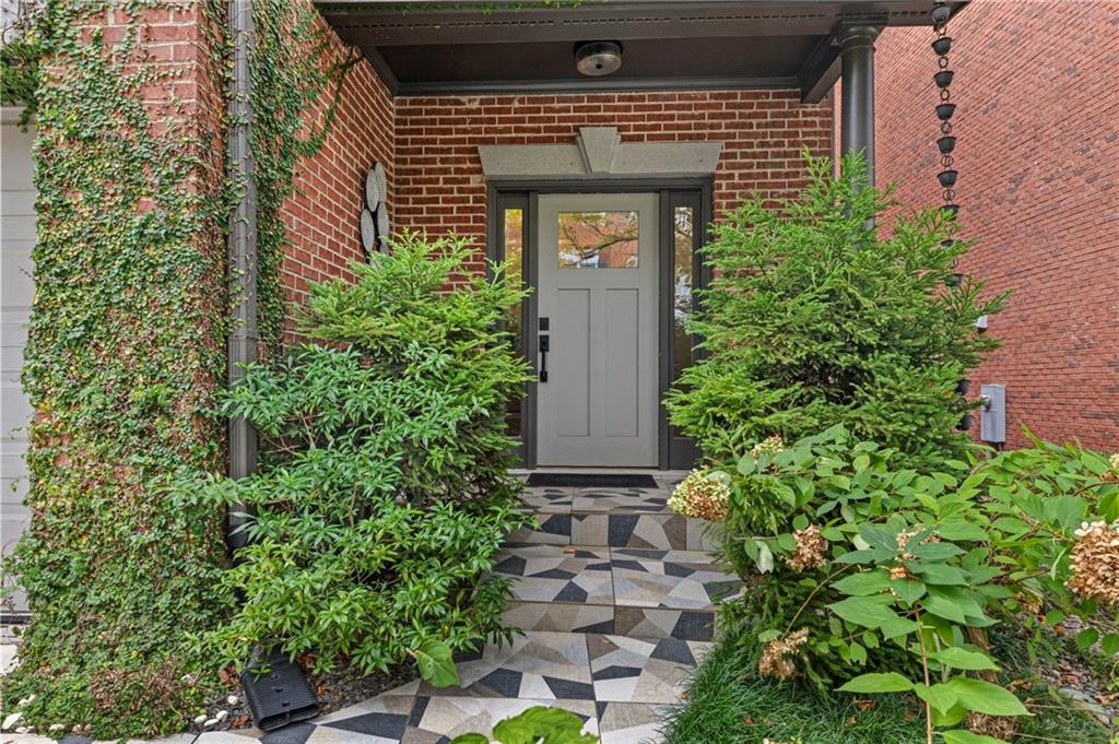 2449 Manor Walk