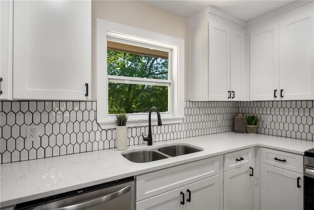 2358 Larchwood Road, Atlanta, Georgia image 11