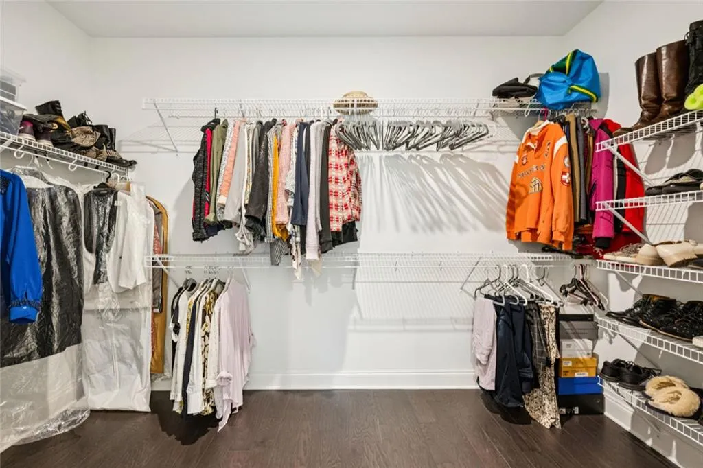 Sandy Springs, Georgia 30328, United States, 3 Bedrooms Bedrooms, ,4 BathroomsBathrooms,Residential,Active,204699