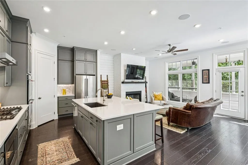 Sandy Springs, Georgia 30328, United States, 3 Bedrooms Bedrooms, ,4 BathroomsBathrooms,Residential,Active,204699