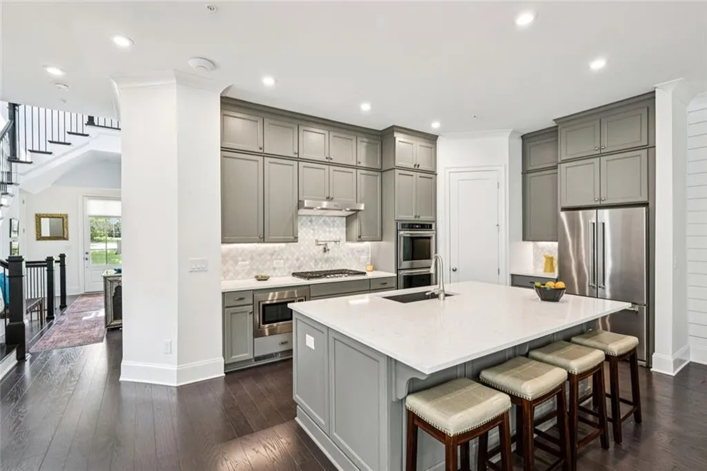 Sandy Springs, Georgia 30328, United States, 3 Bedrooms Bedrooms, ,4 BathroomsBathrooms,Residential,Active,204699