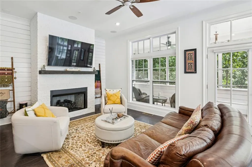 Sandy Springs, Georgia 30328, United States, 3 Bedrooms Bedrooms, ,4 BathroomsBathrooms,Residential,Active,204699