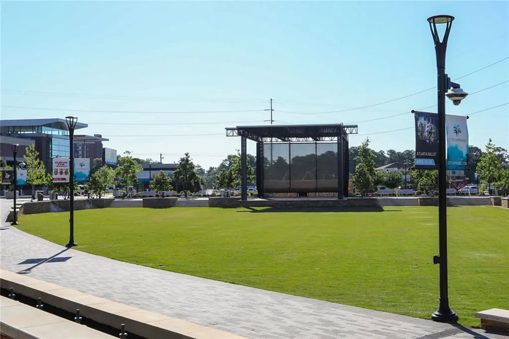 Sandy Springs, Georgia 30328, United States, 3 Bedrooms Bedrooms, ,4 BathroomsBathrooms,Residential,Active,204699