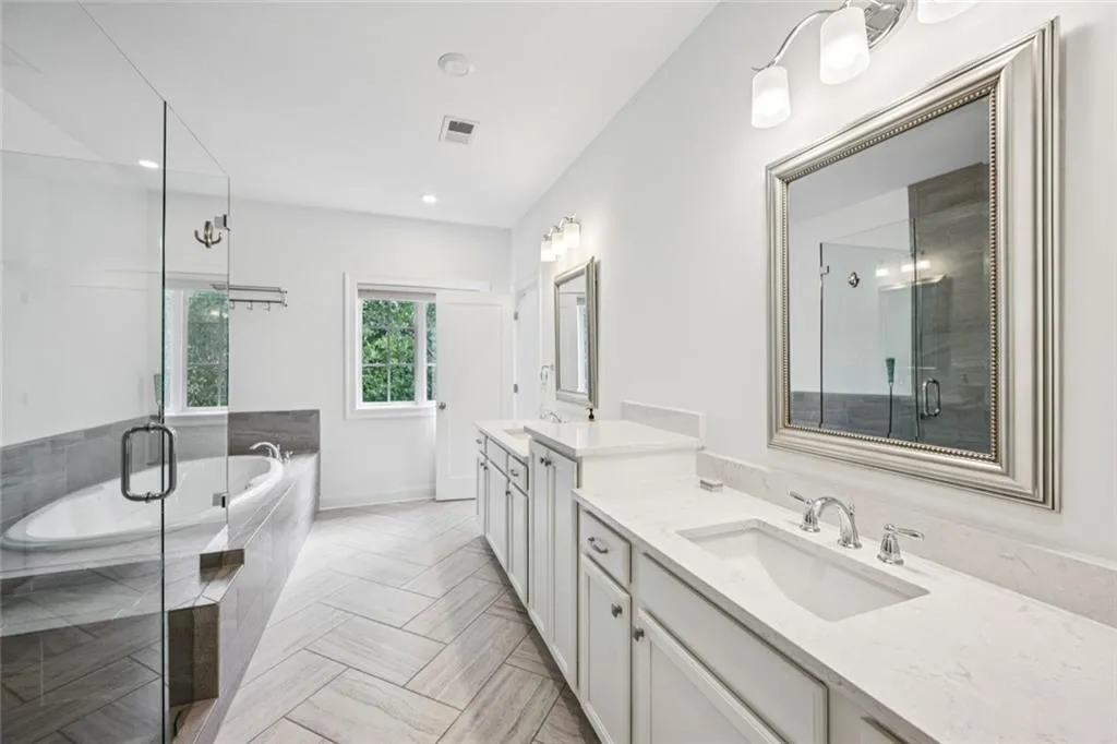 Sandy Springs, Georgia 30328, United States, 3 Bedrooms Bedrooms, ,4 BathroomsBathrooms,Residential,Active,204699