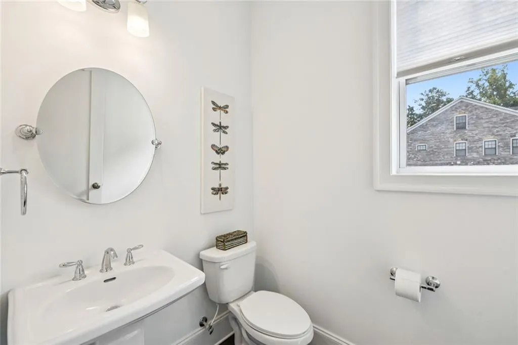 Sandy Springs, Georgia 30328, United States, 3 Bedrooms Bedrooms, ,4 BathroomsBathrooms,Residential,Active,204699