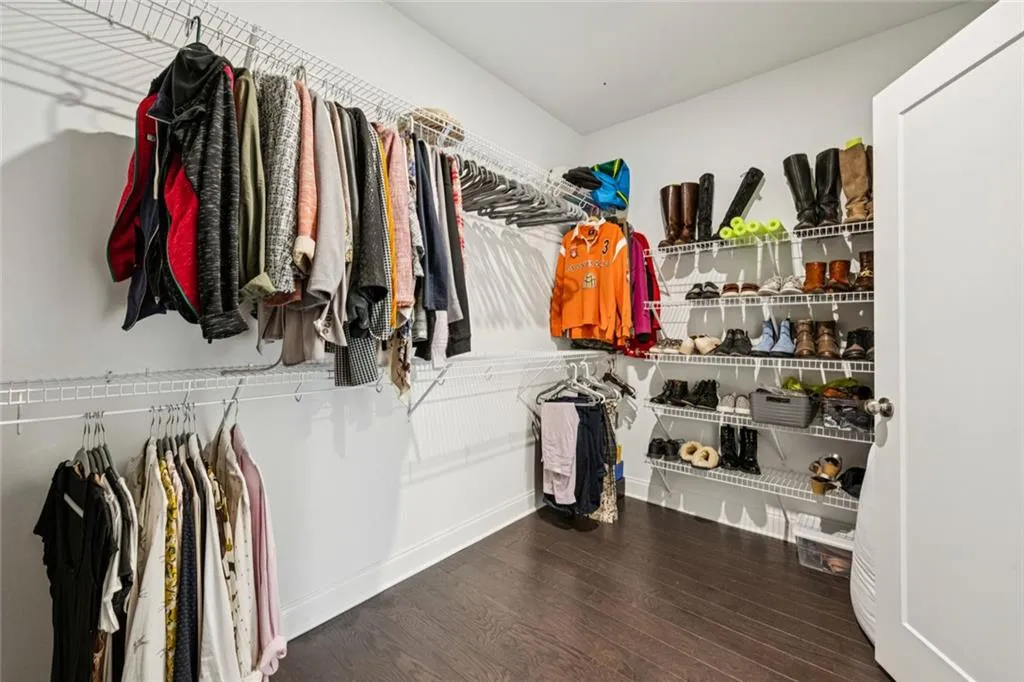 Sandy Springs, Georgia 30328, United States, 3 Bedrooms Bedrooms, ,4 BathroomsBathrooms,Residential,Active,204699