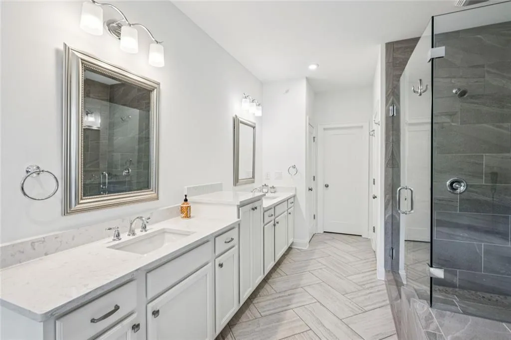 Sandy Springs, Georgia 30328, United States, 3 Bedrooms Bedrooms, ,4 BathroomsBathrooms,Residential,Active,204699