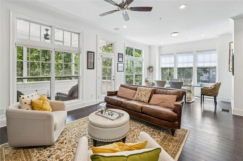 Sandy Springs, Georgia 30328, United States, 3 Bedrooms Bedrooms, ,4 BathroomsBathrooms,Residential,Active,204699